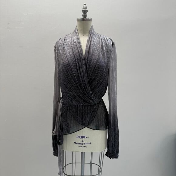 PatBO
Ombre Wrap Top 🩶 - Picture 12 of 15